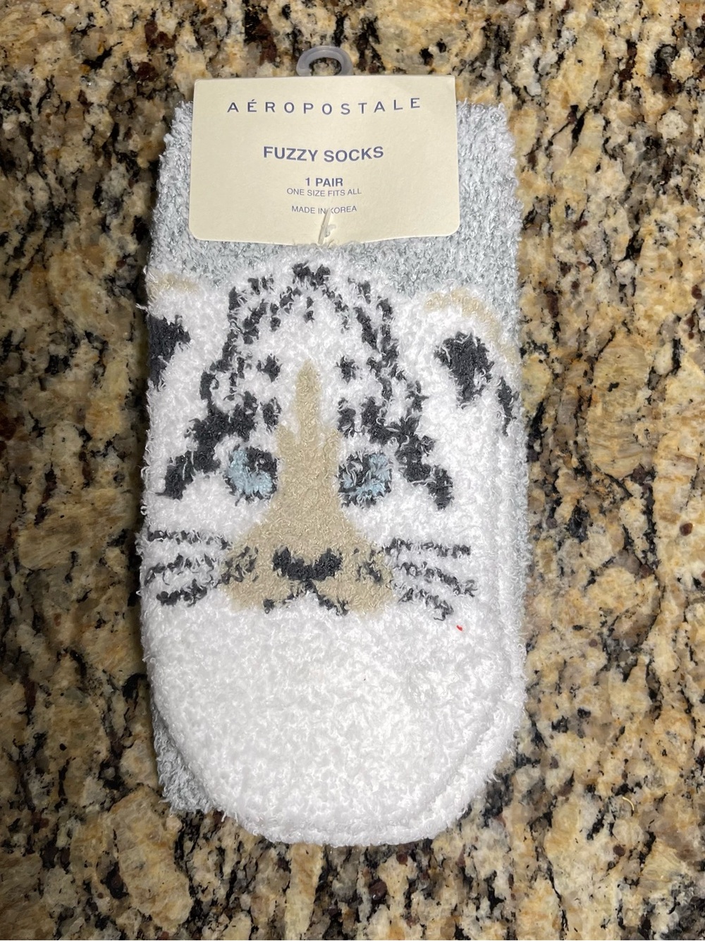 Aeropostale Fuzzy Cat Ankle Socks in White, Gray, Blue and Tan